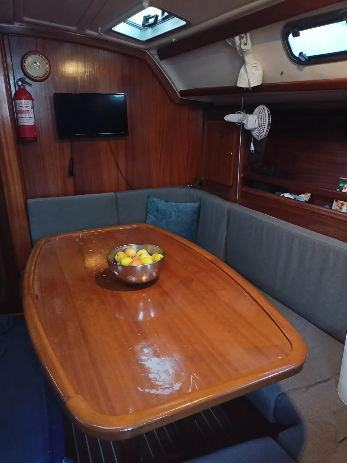 Yacht Cruise