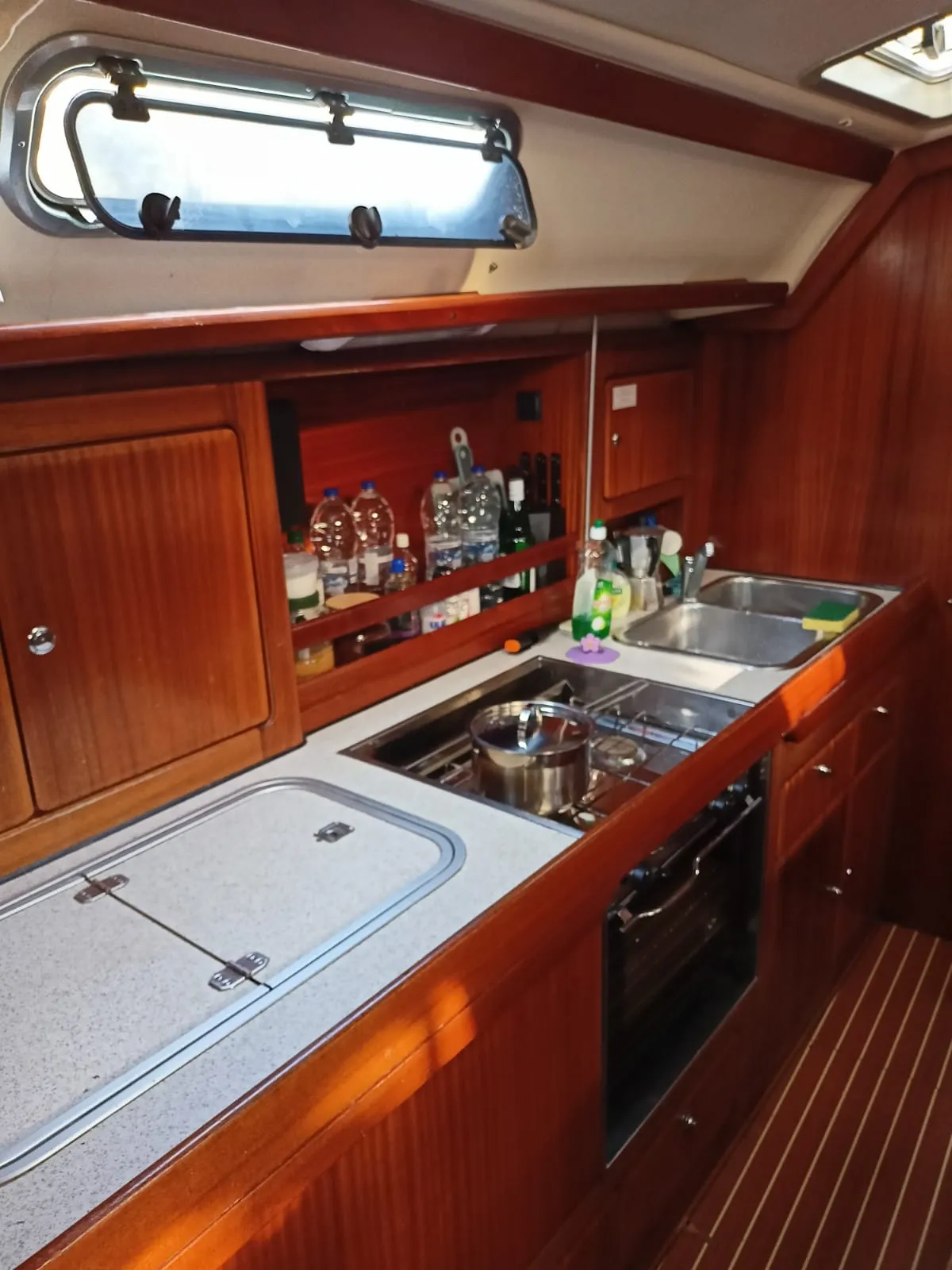 Yacht Cruise